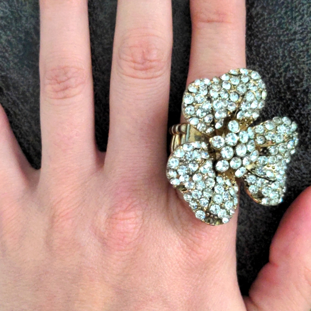 Y2K Gold Tone Stretchy Ring One Size Rhinestone Flower VTG